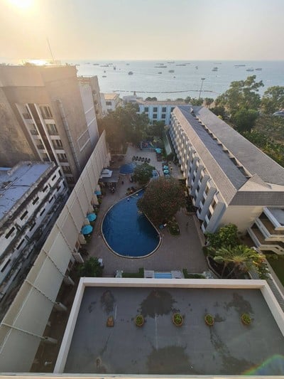 สระว่ายน้ำ/ชายหาด