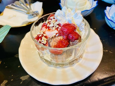 Strawberry sundae
