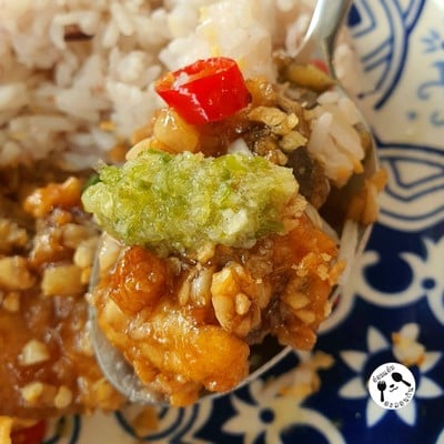 ข้าวปลากะพงทอดคั่วพริกเกลือ