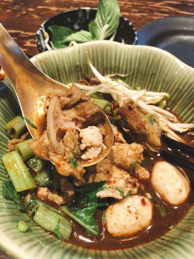 E1. น้ำตกหมูสด