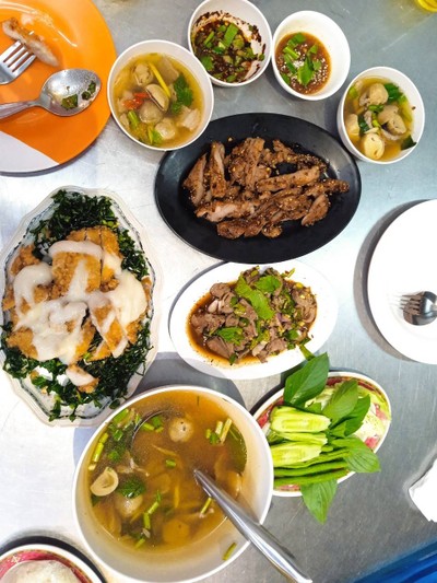อาหาร หรือ เครื่องดื่ม