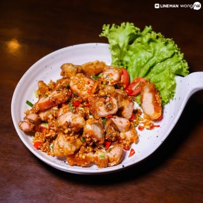 หมูกรอบผัดพริกเกลือ.
