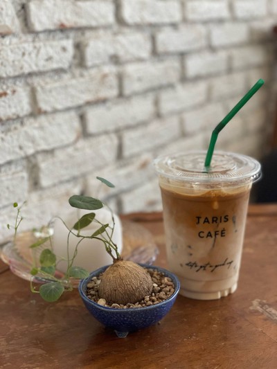 Taris Cafe