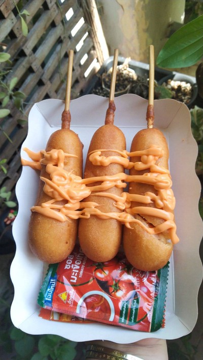 คอน สอดใส้กรอกชีส