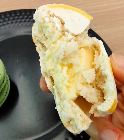 Cream Cheese Jelly Yuzu Macaron