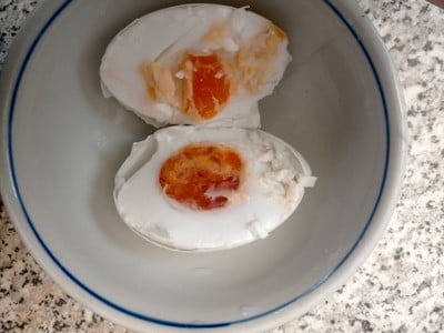 สูตร ไข่เค็มต้มยางมะตูม พร้อมวิธีทำโดย Baifern Kamolchanok