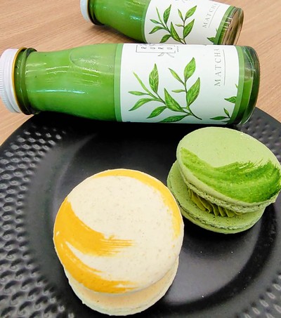 Cream Cheese Jelly Yuzu Macaron