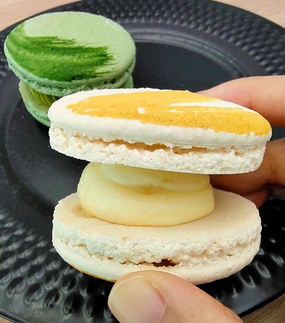 Cream Cheese Jelly Yuzu Macaron
