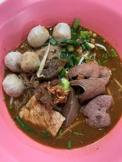 เส้นหมี่น้ำหมูทุกอย่าง