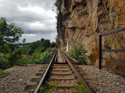 ท่ามกลางบรรยากาศที่ธรรมชาติมีฉากหลังเป็นทิวเขาเเละสายน้ำ