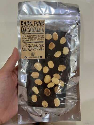 Dark chocolate bar with macadamia