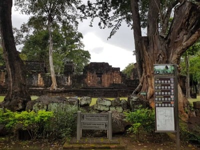 ท่ามกลางบรรยากาศที่ธรรมชาติมีฉากหลังเป็นทิวเขาเเละสายน้ำ
