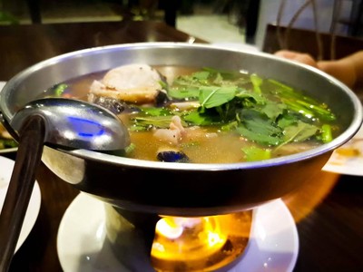 ต้มยำปลาคัง เสริฟในแบบหม้อไฟ