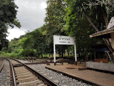 ท่ามกลางบรรยากาศที่ธรรมชาติมีฉากหลังเป็นทิวเขาเเละสายน้ำ