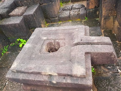 ฐานศิวลึงค์ หินทรายสีชมพู โบราณ