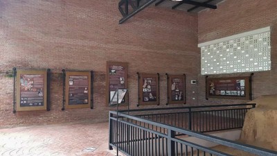 ท่ามกลางบรรยากาศที่ธรรมชาติมีฉากหลังเป็นทิวเขาเเละสายน้ำ