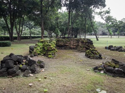 ท่ามกลางบรรยากาศที่ธรรมชาติมีฉากหลังเป็นทิวเขาเเละสายน้ำ