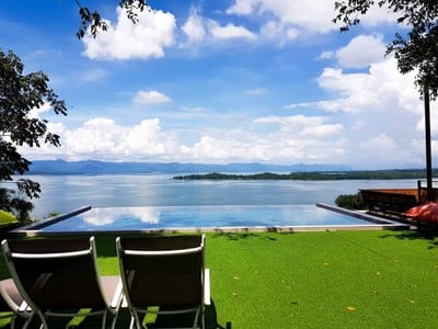 สระว่ายน้ำวิวพาโนราม่า