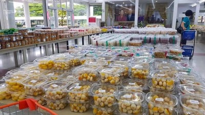 ท่ามกลางบรรยากาศที่ธรรมชาติมีฉากหลังเป็นทิวเขาเเละสายน้ำ