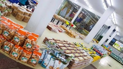 ท่ามกลางบรรยากาศที่ธรรมชาติมีฉากหลังเป็นทิวเขาเเละสายน้ำ