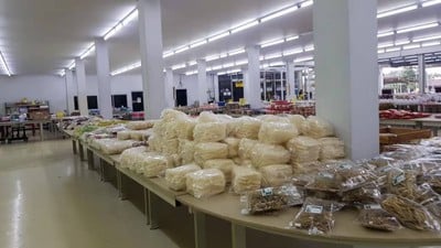 ท่ามกลางบรรยากาศที่ธรรมชาติมีฉากหลังเป็นทิวเขาเเละสายน้ำ