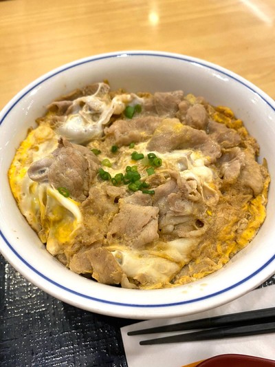 ข้าวหน้าหมูสไลด์