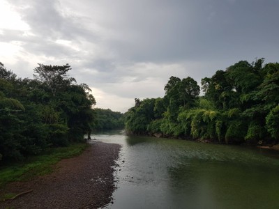 ท่ามกลางบรรยากาศที่ธรรมชาติมีฉากหลังเป็นทิวเขาเเละสายน้ำ