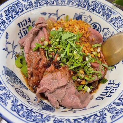 D10. น้ำตกวากิวริบอายทองสมิทธ์