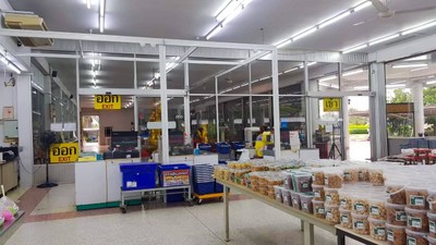 ท่ามกลางบรรยากาศที่ธรรมชาติมีฉากหลังเป็นทิวเขาเเละสายน้ำ