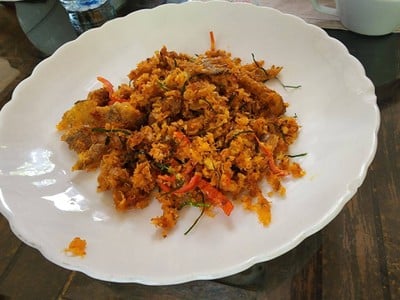 ฉู่ฉี่ปลาเนื้อคั่วเเห้ง