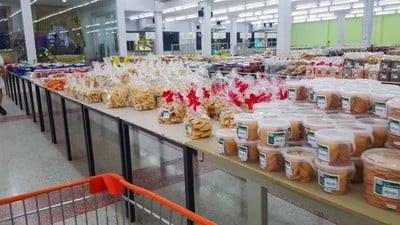 ท่ามกลางบรรยากาศที่ธรรมชาติมีฉากหลังเป็นทิวเขาเเละสายน้ำ