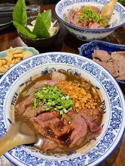 D10. น้ำตกวากิวริบอายทองสมิทธ์