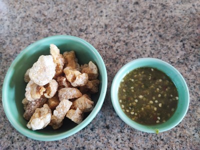 กากหมู+น้ำจิ้มรสเด็ด