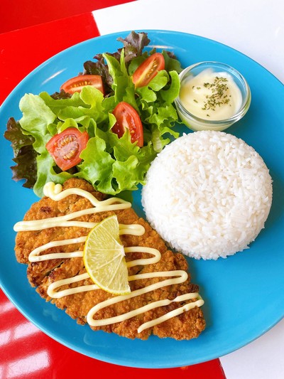 ข้าวไก่ทอดซอสมาโย