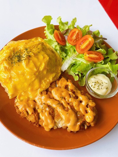 ข้าวไข่ข้นไก่ทอดซอสเทาซันไอร์แลนด์