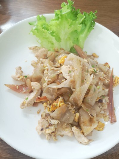 ก๋วยเตี๋ยวคั่วไก่
