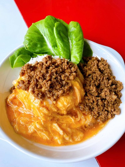 ข้าวไข่ข้นหมูสับผัดซอส