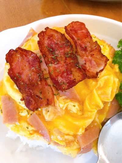 ข้าวไข่ข้นเบค่อน