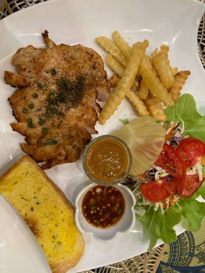 สเต็กหมูสันนอกพริกไทดํา