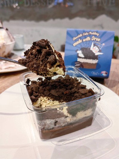 Chocolate cake pudding with OREO