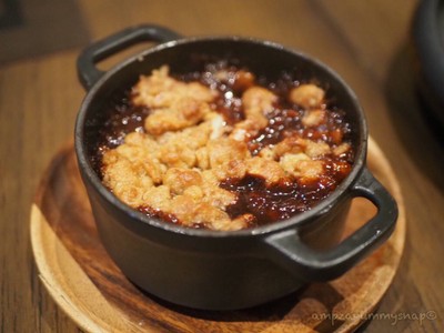 Apple cobbler with Caramelized Apples, Crumble, Caramel Ice Cream