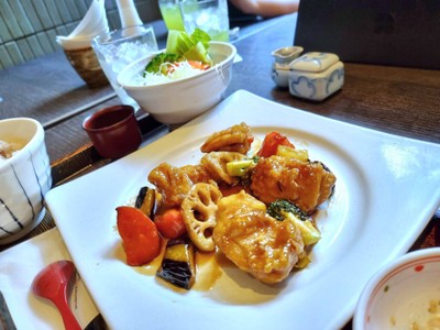 อาหาร หรือ เครื่องดื่ม