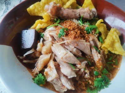 ก๋วยเตี๋ยวไก่สับต้มยำ
