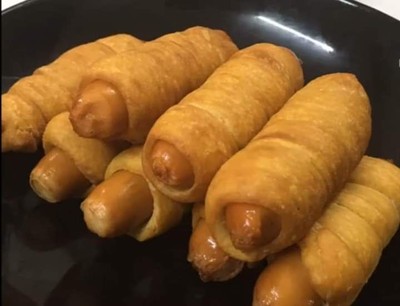 ปาท่องโก๋พันไส้กรอก