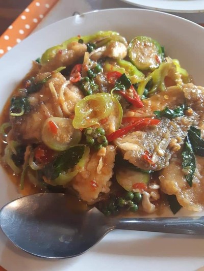 ปลากะพงผัดฉ่า