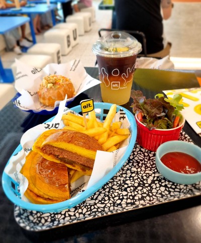 อาหาร หรือ เครื่องดื่ม