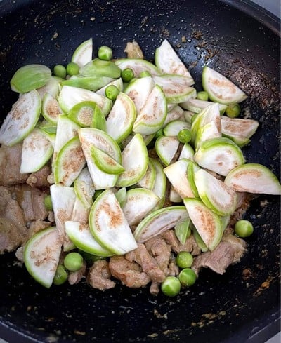 วิธีทำ เขียวหวานหมูผัดแห้ง วิธีทำ เขียวหวานหมูผัดแห้ง