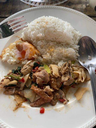 ข้าวราดหระเพราเป็ดไข่ดาว