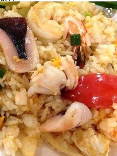 ข้าวผัดทะเลไข่ดาว
