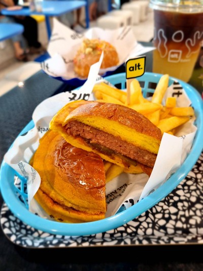 alt.Beef UFO Burger Set